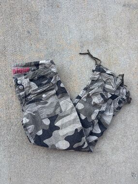 Vintage 2000s Younique Camo Capris